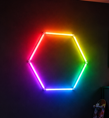 ระบบไฟเพดาน LED RGB ทรงหกเหลี่ยมแบบโมดูลาร์สำหรับโรงรถ ยิม เวิร์กช็อป สำนักงาน แผงไฟ LED รังผึ้งหกเหลี่ยมที่เชื่อมต่อกันได้