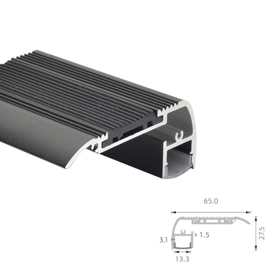 โปรไฟล์ LED โปรไฟล์การอัดขึ้นรูปอลูมิเนียมสำหรับโรงภาพยนตร์ขั้นตอนแสงสีดำ Anodized